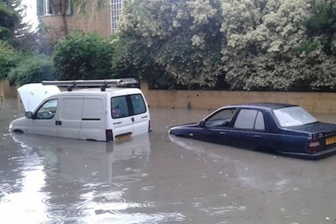 Ливень и град на Кипре