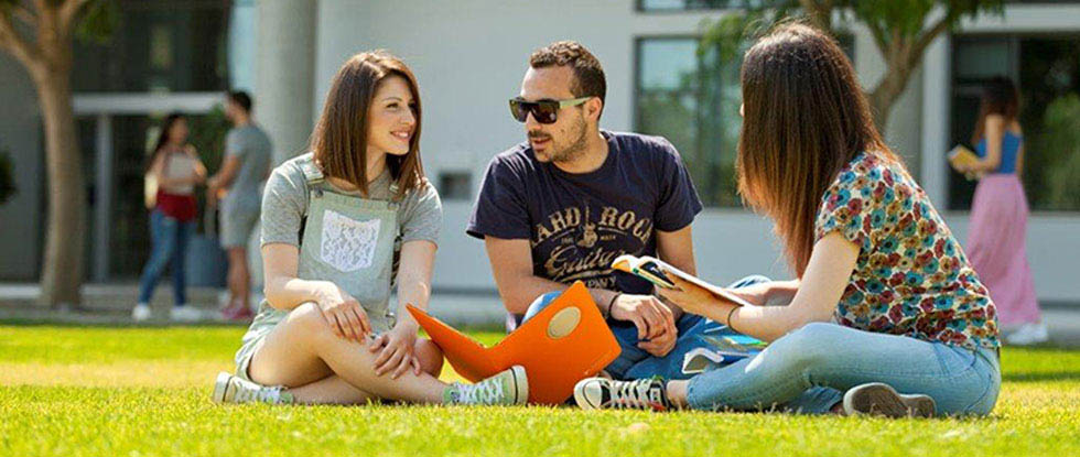 Молодые люди