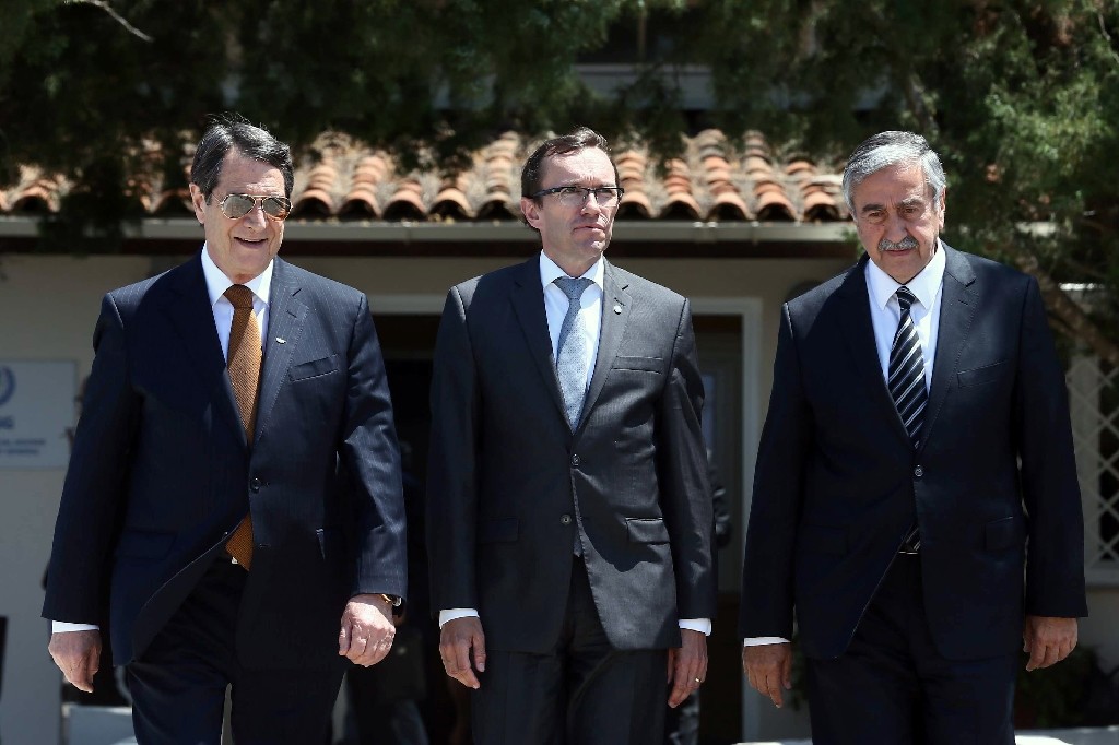 Анастасиадис, Акинчи и Эйде